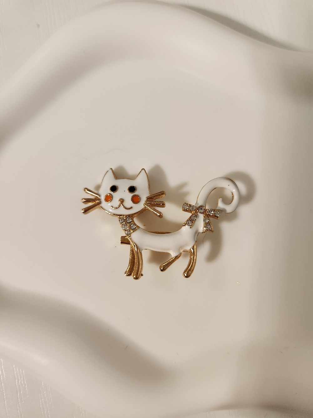 White and Gold Cat Brooch Pin - Elegant Enamel Jewelry